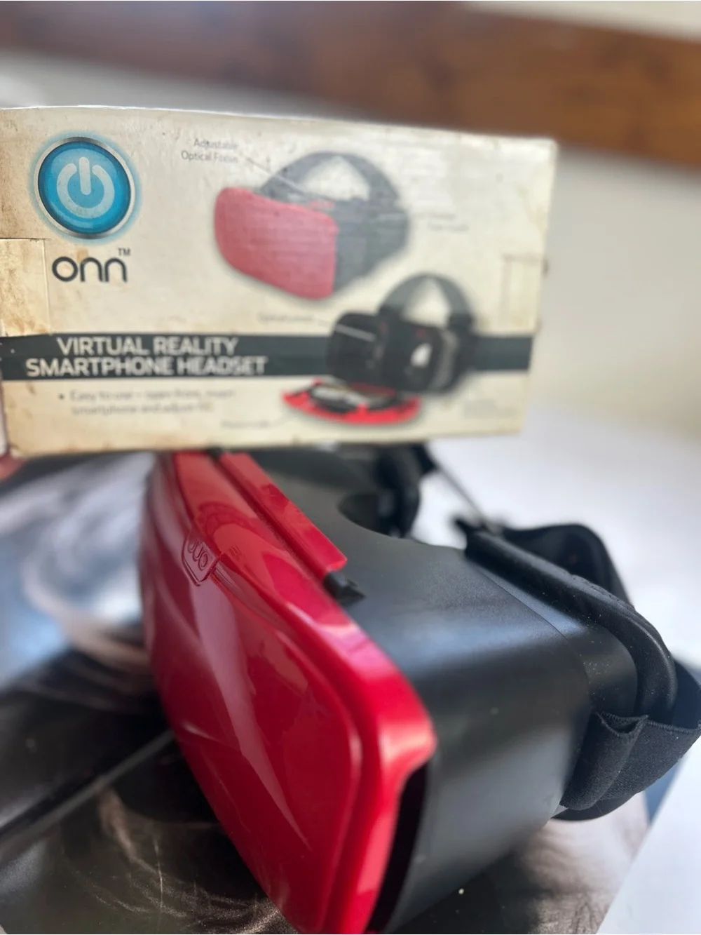 Universal VR Headset for Smartphones - Red and Black